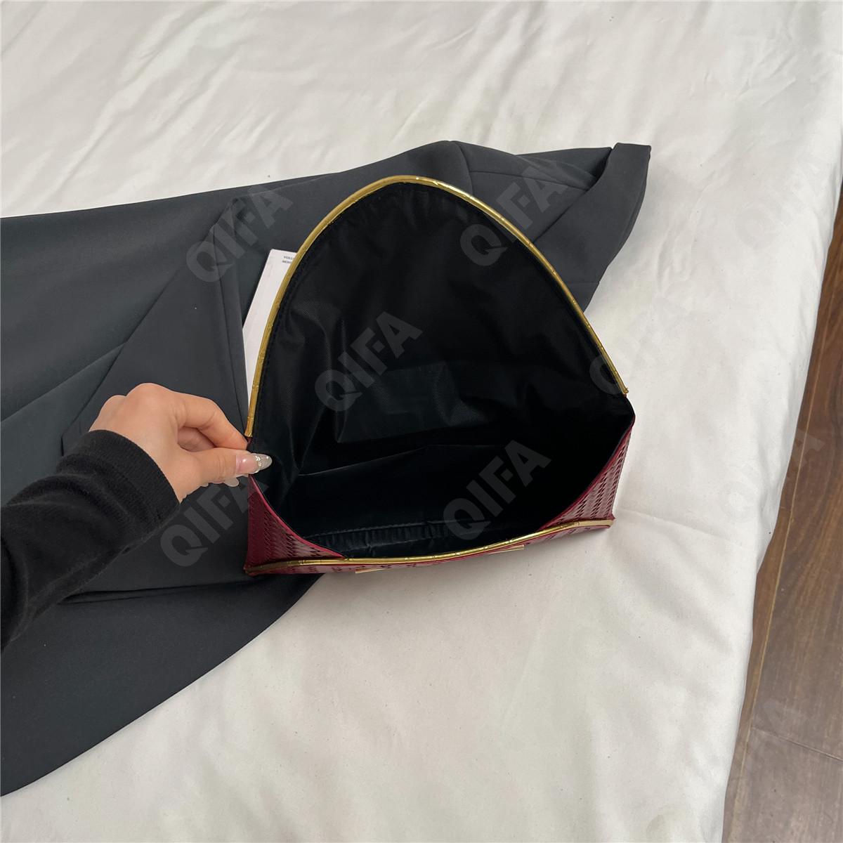 Женский Клатч CC423_11815-1 Женский Клатч CC423_11815-1