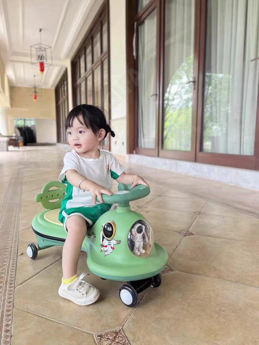 Детский Толокар CC3027_801-4 Детский Толокар CC3027_801-4