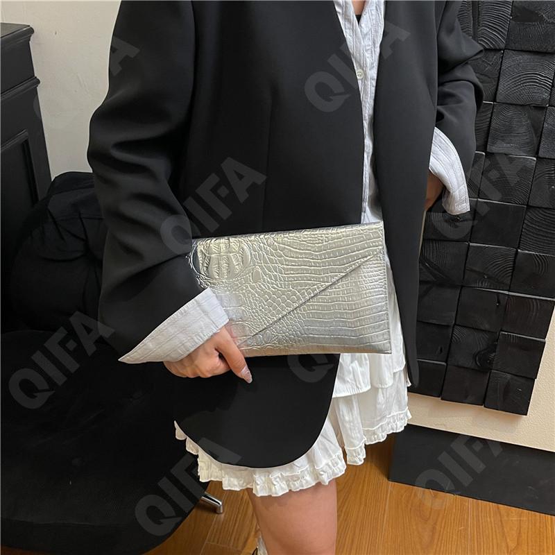 Женский Клатч CC1787_NIU8618-1 Женский Клатч CC1787_NIU8618-1