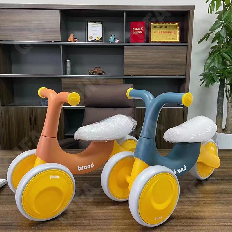 Детский Беговел CC3012_YAQ22-A3_956_4924