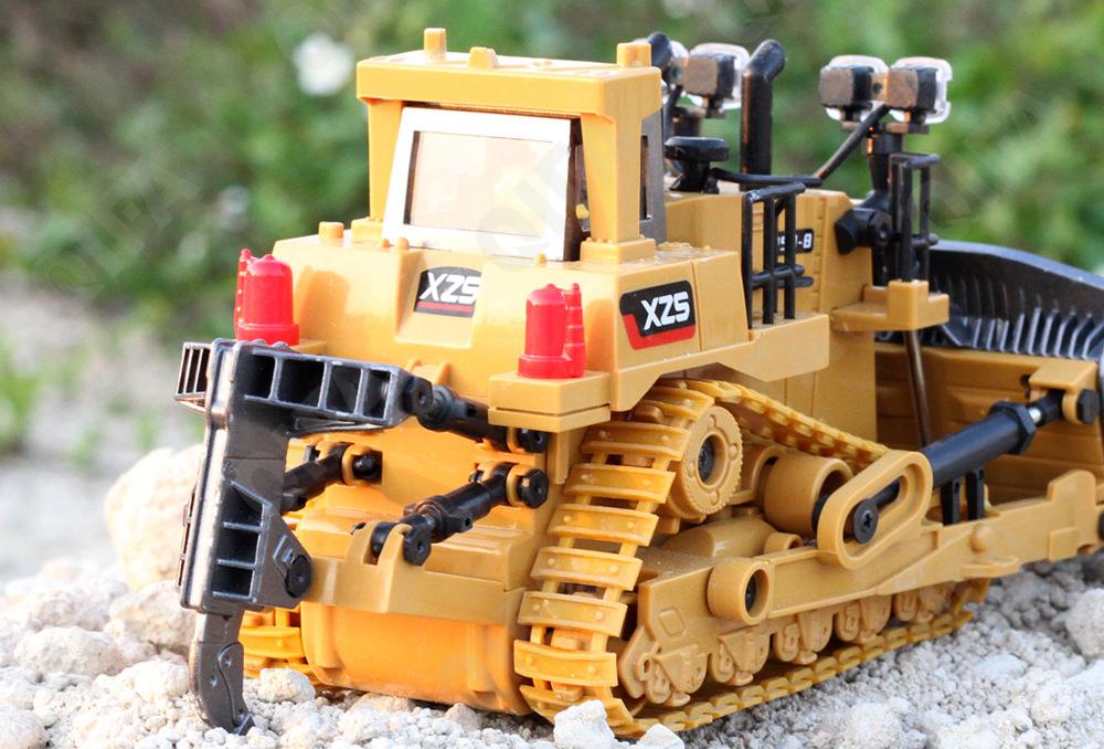 Машина на пульте управления CC4152_BC1031-258-8