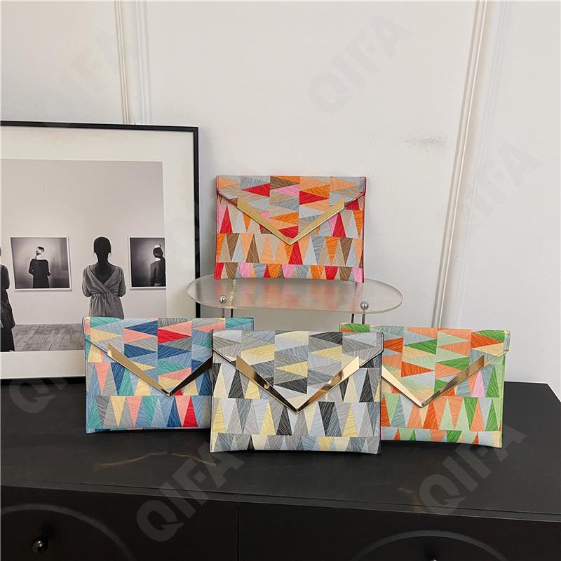 Женский Клатч CC1787_NIU6038-4 Женский Клатч CC1787_NIU6038-4