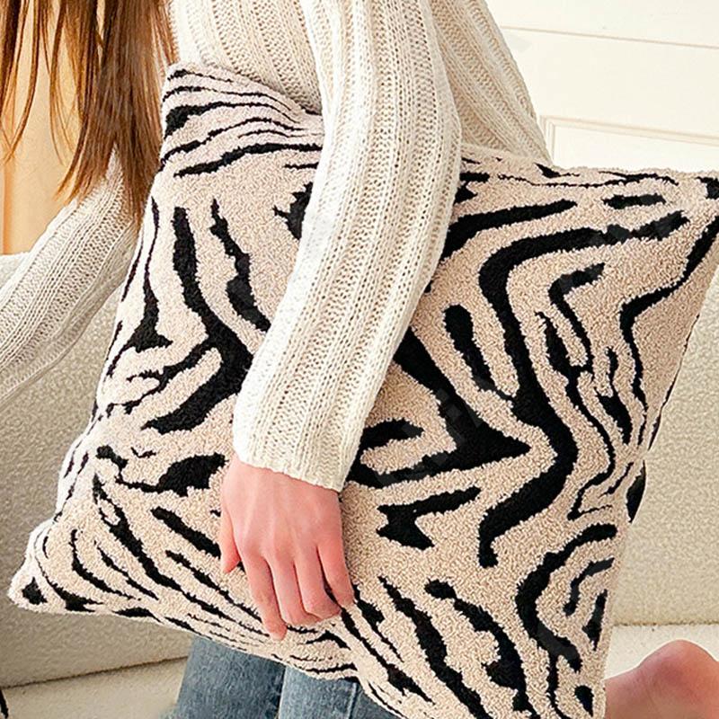 Декоративная подушка CC5196_HZ-48-1