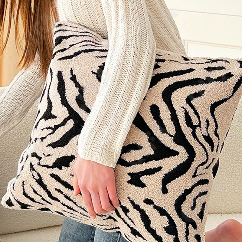 Декоративная подушка