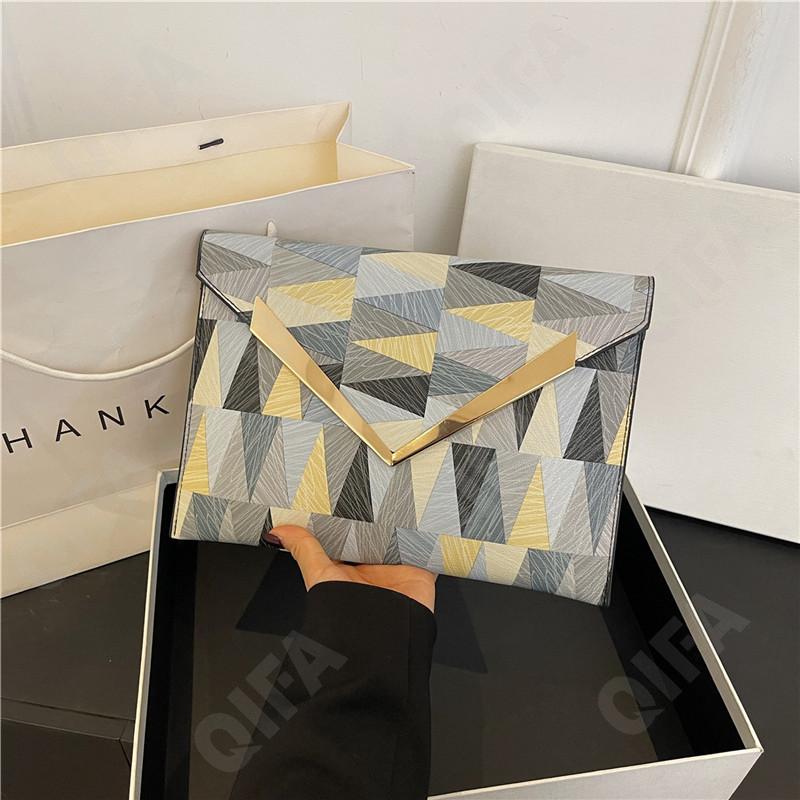 Женский Клатч CC1787_NIU6038-4 Женский Клатч CC1787_NIU6038-4