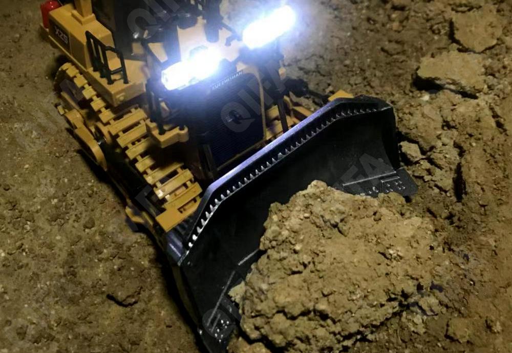 Машина на пульте управления CC4152_BC1031-258-8