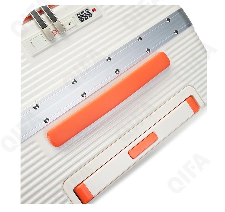 Мужской Чемодан CC198_1909_252_2719_24 Мужской Чемодан CC198_1909_252_2719_24