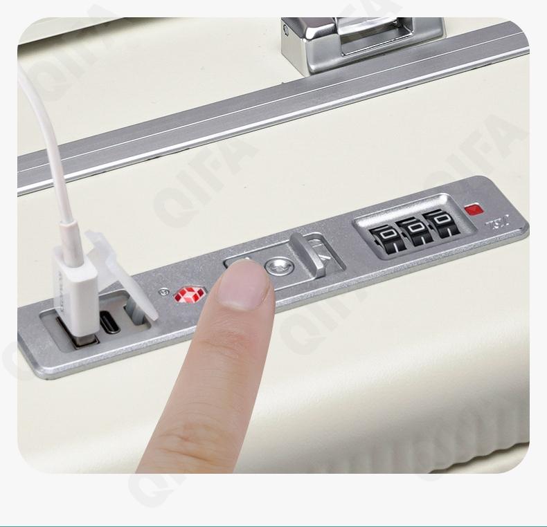 Мужской Чемодан CC3220_985LA_246_2723_70