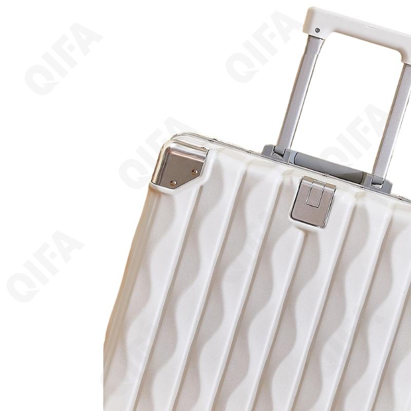 Женский Чемодан CC4530_QFM-309A-1 Женский Чемодан CC4530_QFM-309A-1