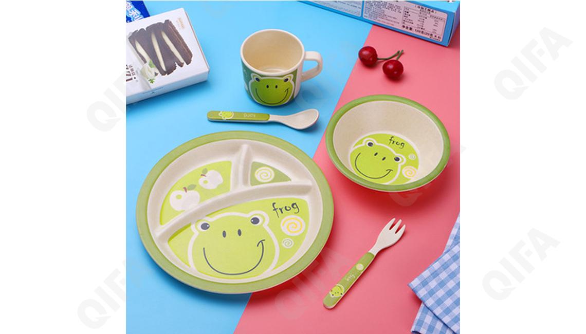 Детский Детский набор для кормления (тарелка, миска, кружка, ложка и вилка) RC573_WKBXF0044-1